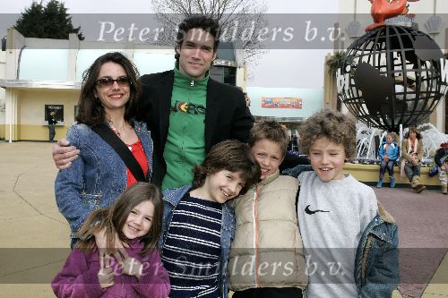 Biddingshuizen 25 maart 2005
opening Walibi World.
Daniel Boissevain met kinderen en vriendjes