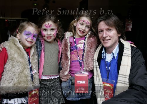 Kaatsheuvel  20 maart 2005
10 jaar princess in de efteling.
Erik de Zwart met dochters