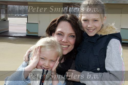 Biddingshuizen 25 maart 2005
opening Walibi World.
Esther Duller met kinderen