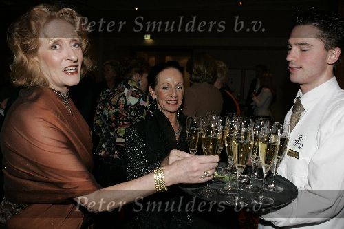 Amsterdam 12 maart 2005
Modeshow Mart Visser in het hilton.  
 Gerrie v d Klei met champagne