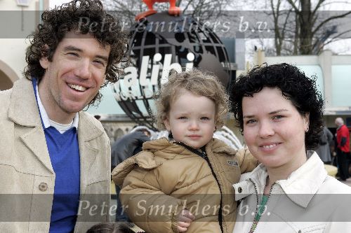 Biddingshuizen 25 maart 2005
opening Walibi World.
Gianni Romme met zoon en vrouw en vriendinnetje