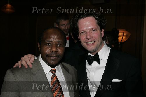 Amsterdam 9 maart 2005
Premiere Hotel Randa in Tushinski.
Guido den Aantrekker en Paul Rusesabangina