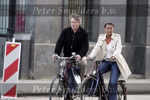 Amsterdam 26 maart 2005
Guus Hiddink met zijn vriendin op de fiets in Amsterdam