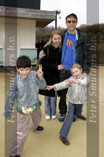 Biddingshuizen 25 maart 2005
opening Walibi World.
Hugo Metsers III met vriendin en dochter