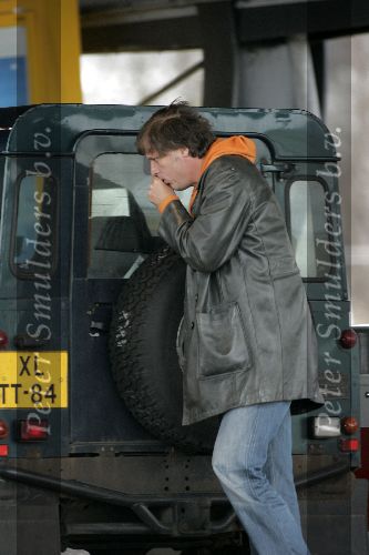 Amsterdam 15 maart 2005
Jeroen Pauw in jeep bij benzinestation.
