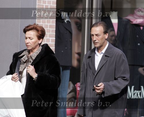 Amsterdam 16 maart 2005
Johan Neeskens winkelen met zijn vrouw op de pc Hooftstraat