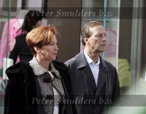 Amsterdam 16 maart 2005
Johan Neeskens winkelen met zijn vrouw op de pc Hooftstraat