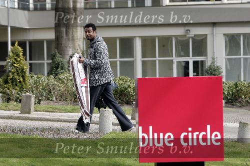 Hilversum 14 maart 2005
John Williams op weg naar zijn eerste dag bij RTL Boulevard.
