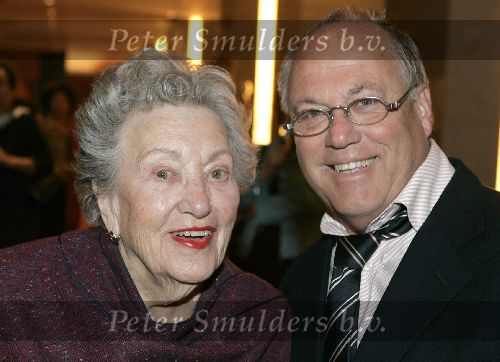 Amsterdam 13 maart 2005
Modeshow Paul Schulten in Okura. 
Joop Braakhekke  met zijn moeder