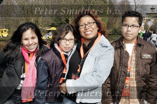 Biddinghuizen 25 januari 2005
Opening Walibi World.
Justine Pelmelay met kinderen