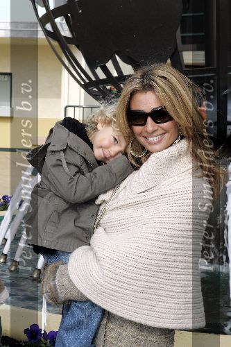 Biddingshuizen 25 maart 2005
opening Walibi World.
Leontine Borsato met Senna
