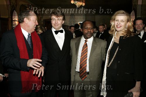 Amsterdam 9 maart 2005
Premiere Hotel Randa in Tushinski.
Mabel Wisse Smit zwanger met Paul Rusesabagina en Prins Friso en Ferry George