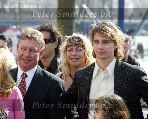 Amsterdam 21 maart 2005
Trouwen Henk Schiffmacher en Louise.
Manuela Kemp met vriend?????