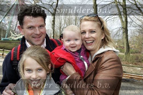 Biddinghuizen 25 januari 2005
Opening Walibi World.
Marilou v Steenis met man en baby