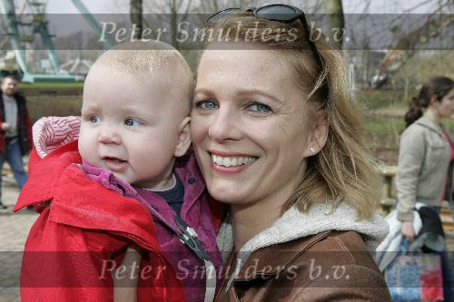 Biddinghuizen 25 januari 2005
Opening Walibi World.
Marilou v Steenis met baby