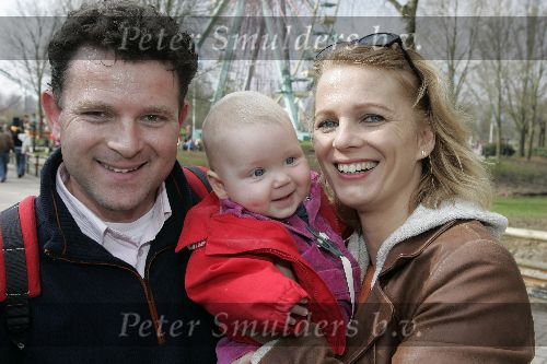 Biddinghuizen 25 januari 2005
Opening Walibi World.
Marilou v Steenis met man en baby