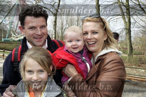 Biddinghuizen 25 januari 2005
Opening Walibi World.
Marilou v Steenis met man en baby