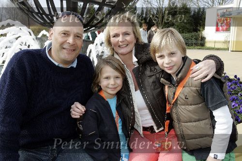 Biddingshuizen 25 maart 2005
opening Walibi World.
Marleen Houter met gezin
Peter Smulders bv