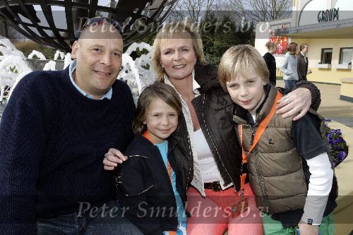 Biddingshuizen 25 maart 2005
opening Walibi World.
Marleen Houter met gezin
Peter Smulders bv