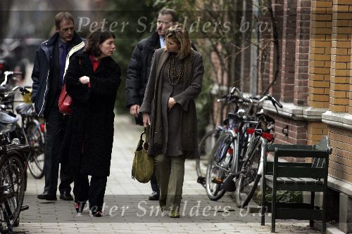 Amsterdam 18 maart 2005
Maxima zwanger op bezoek bij een vriendin. Maxima is bij cafe Bond geweest in de Valeriusstraat. Beveiliging