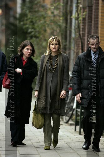 Amsterdam 18 maart 2005
Maxima zwanger op bezoek bij een vriendin. Maxima is bij cafe Bond geweest in de Valeriusstraat. Beveiliging