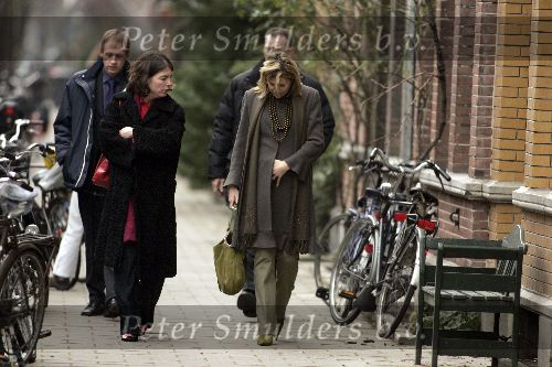 Amsterdam 18 maart 2005
Maxima zwanger op bezoek bij een vriendin. Maxima is bij cafe Bond geweest in de Valeriusstraat. Beveiliging