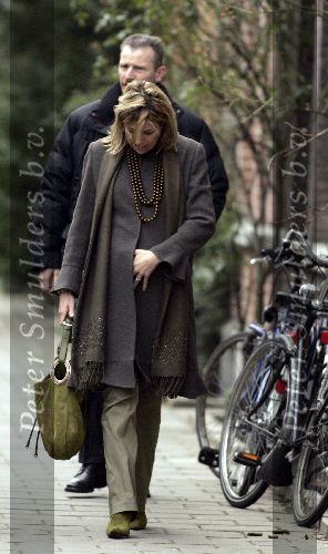 Amsterdam 18 maart 2005
Maxima zwanger op bezoek bij een vriendin. Maxima is bij cafe Bond geweest in de Valeriusstraat. Beveiliging