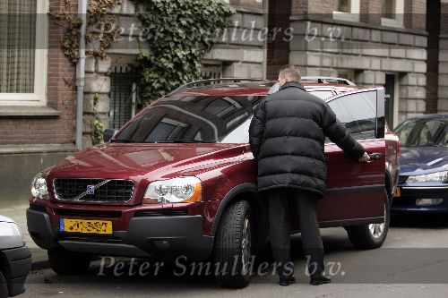 Amsterdam 18 maart 2005
Maxima zwanger op bezoek bij een vriendin. Maxima is bij cafe Bond geweest in de Valeriusstraat. BMaxima stapt in auto van Prins Willem Alexander. Rode
