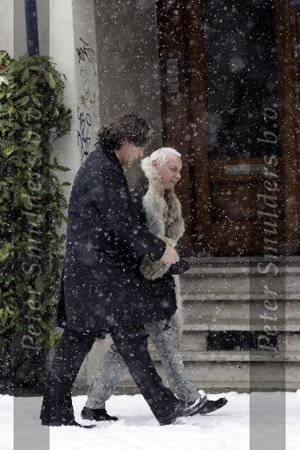 Amsterdam 2 maart 2005
Ronald Kolk met bontjas en vriend in de sneeuw