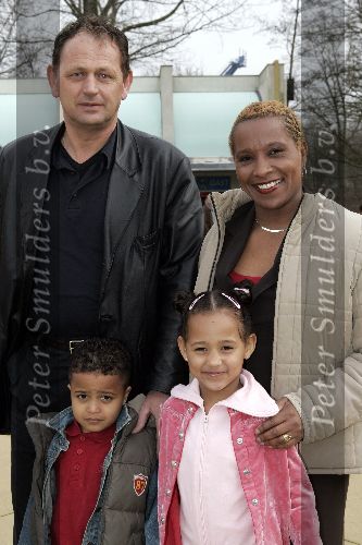 Biddingshuizen 25 maart 2005
opening Walibi World.
Nelli Cooman met dochter neefje en man