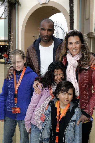 Biddingshuizen 25 maart 2005
opening Walibi World.
Orlando Trustfull met Quinty Trustfull en kinderen