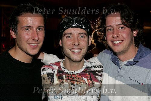 Utrecht 21 maart 2005
Tineke Schouten 25 jaar artiest en ze krijgt een koninklijke onderscheiding in het Jacobi theater.
3 zoons Hans Kazan Oscar Rens en ..