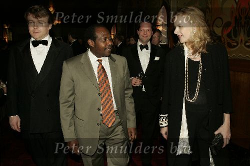 Amsterdam 9 maart 2005
Premiere Hotel Randa in Tushinski.
Mabel Wisse Smit zwanger met Paul Rusesabagina en Prins Friso en Guido den Aantrekker