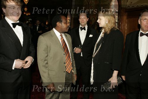 Amsterdam 9 maart 2005
Premiere Hotel Randa in Tushinski.
Mabel Wisse Smit zwanger met Paul Rusesabagina en Prins Friso en Guido den Aantrekker