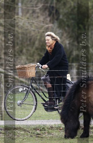 Wijk bij Duurstede 16 maart 2005
Prinses Irene op de fiets naar markt in Wijk bij Duurstede