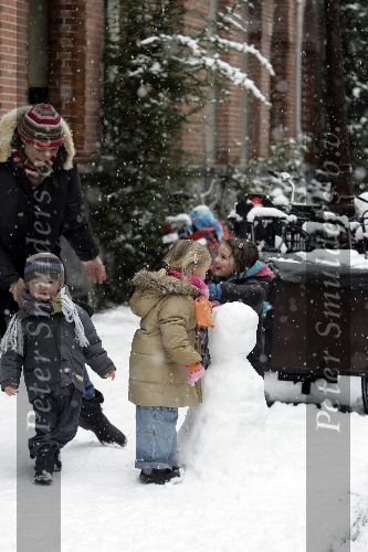 Amsterdam 2 maart 2005
Prinses marilene met Lucas  v Vollenhoven en Anna v Vollenhoven  in de sneeuw