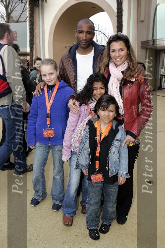 Biddingshuizen 25 maart 2005
opening Walibi World.
Orlando Trustfull met Quinty Trustfull en kinderen