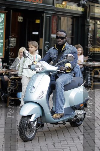 Amsterdam 23 maart 2005
Regilio Tuur op Vespa scooter in Amsterdam