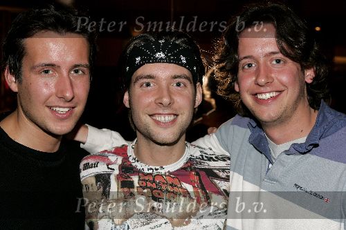 Utrecht 21 maart 2005
Tineke Schouten 25 jaar artiest en ze krijgt een koninklijke onderscheiding in het Jacobi theater.
3 zoons Hans Kazan Oscar Rens en ..