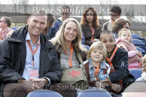 Biddinghuisen 25 maart 2005
Opening Walibi world.
Robert v d Bosch met vrouw en kinderen.
Peter Smulders bv
