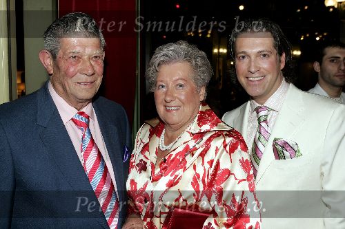 Amsterdam 7 maart 2005
Modeshow Ronald Kolk bij hotel krasnapolsky.
Vriend Ronald Kolk met ouders