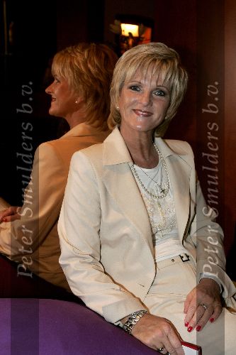 Utrecht 21 maart 2005
Tineke Schouten 25 jaar artiest en ze krijgt een koninklijke onderscheiding in het Jacobi theater.
Tineke