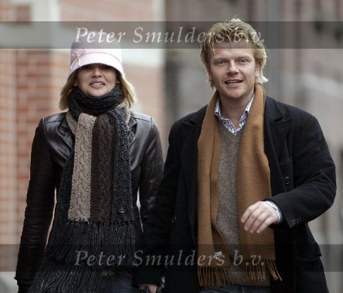 Amsterdam  26 februari 2005
Tooske Breugem met hoedje en Bastiaan Ragas hand in hand