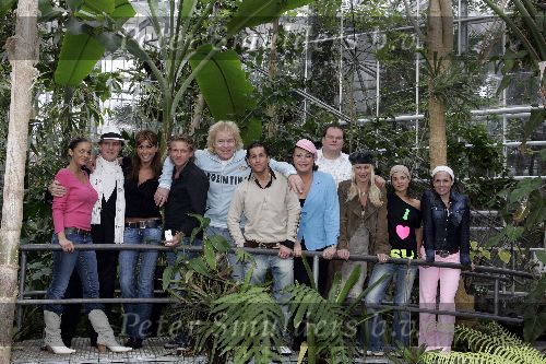 Amsterdam 8 maart 2005
Presentatie bobo\'s in de bush.
Fajah Lourens Jacques Herb Valerie Zwikker Ferry Somogyi Ruud Big Brother Jody Bernal Viola Holt Menno Kohler Manuela Kemp Lizelotte v Dijk en