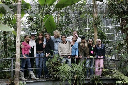 Amsterdam 8 maart 2005
Presentatie bobo\'s in de bush.
Fajah Lourens Jacques Herb Valerie Zwikker Ferry Somogyi Ruud Big Brother Jody Bernal Viola Holt Menno Kohler Manuela Kemp Lizelotte v Dijk en Jessica Gal
