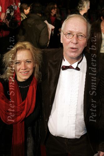Amsterdam 11 maart 2005
Premiere Miss Congeniality in  Tuschinksi.
Wik Jongsma met vriendin