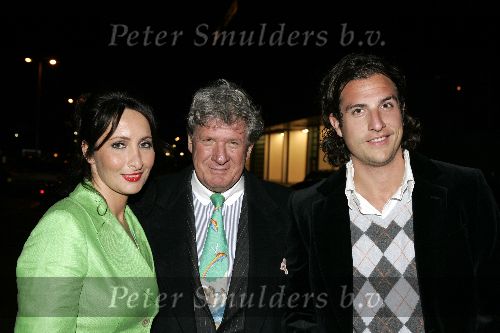 Amsterdam 23 maart 2005
Premiere Gumboots in theater fabriek.
Willibrord Frequin met Suzanne en zoon Louis Frequin