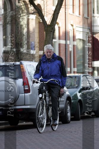 Amsterdam 16 maart 2005
Wim Kok fietst van zijn werk naar huis
