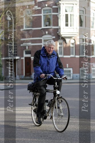 Amsterdam 16 maart 2005
Wim Kok fietst van zijn werk naar huis