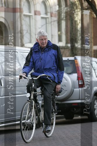 Amsterdam 16 maart 2005
Wim Kok fietst van zijn werk naar huis